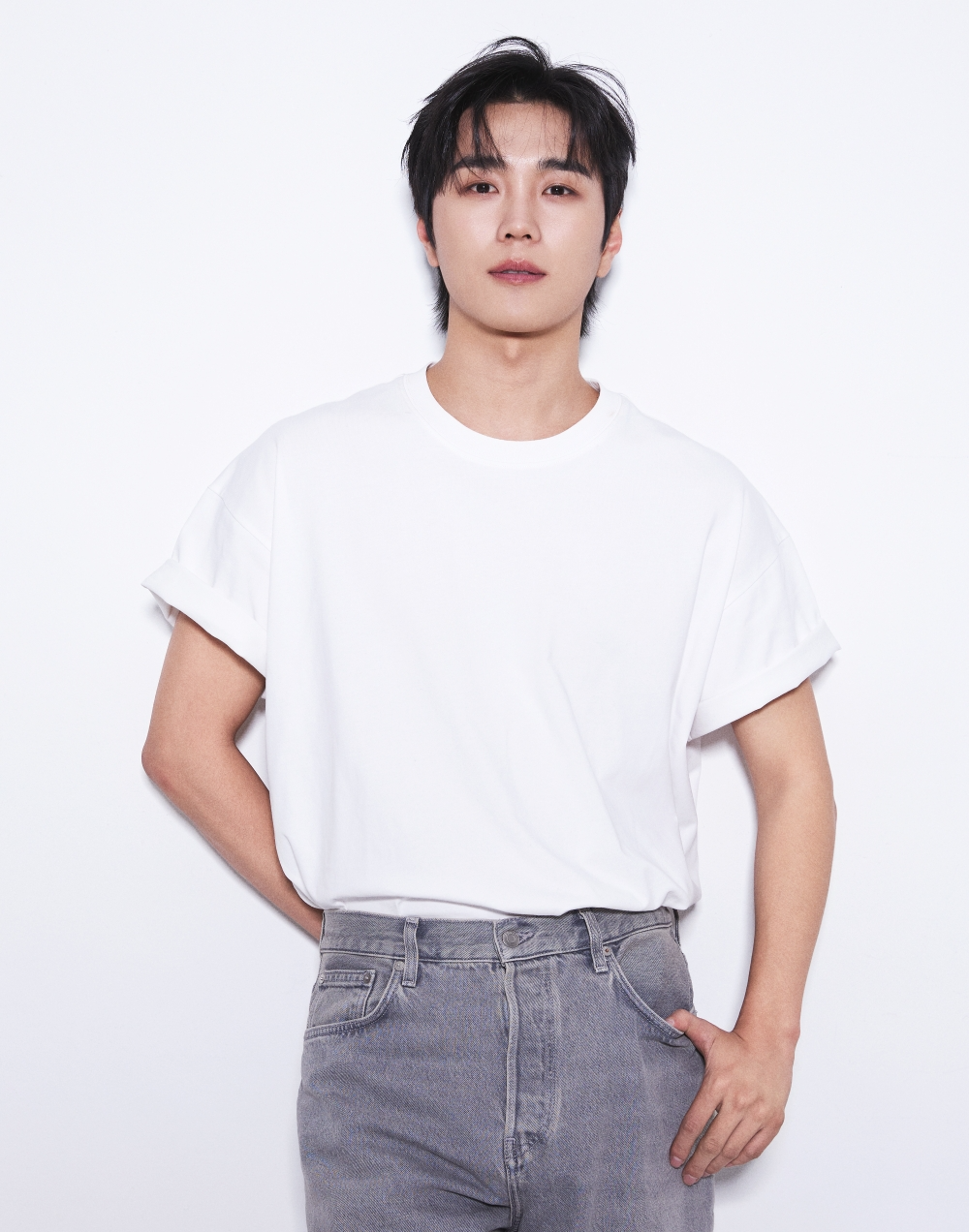 서이서, 새 프로필 공개…‘절제된 눈빛+청량 비주얼’ 담은 세련된 마스크