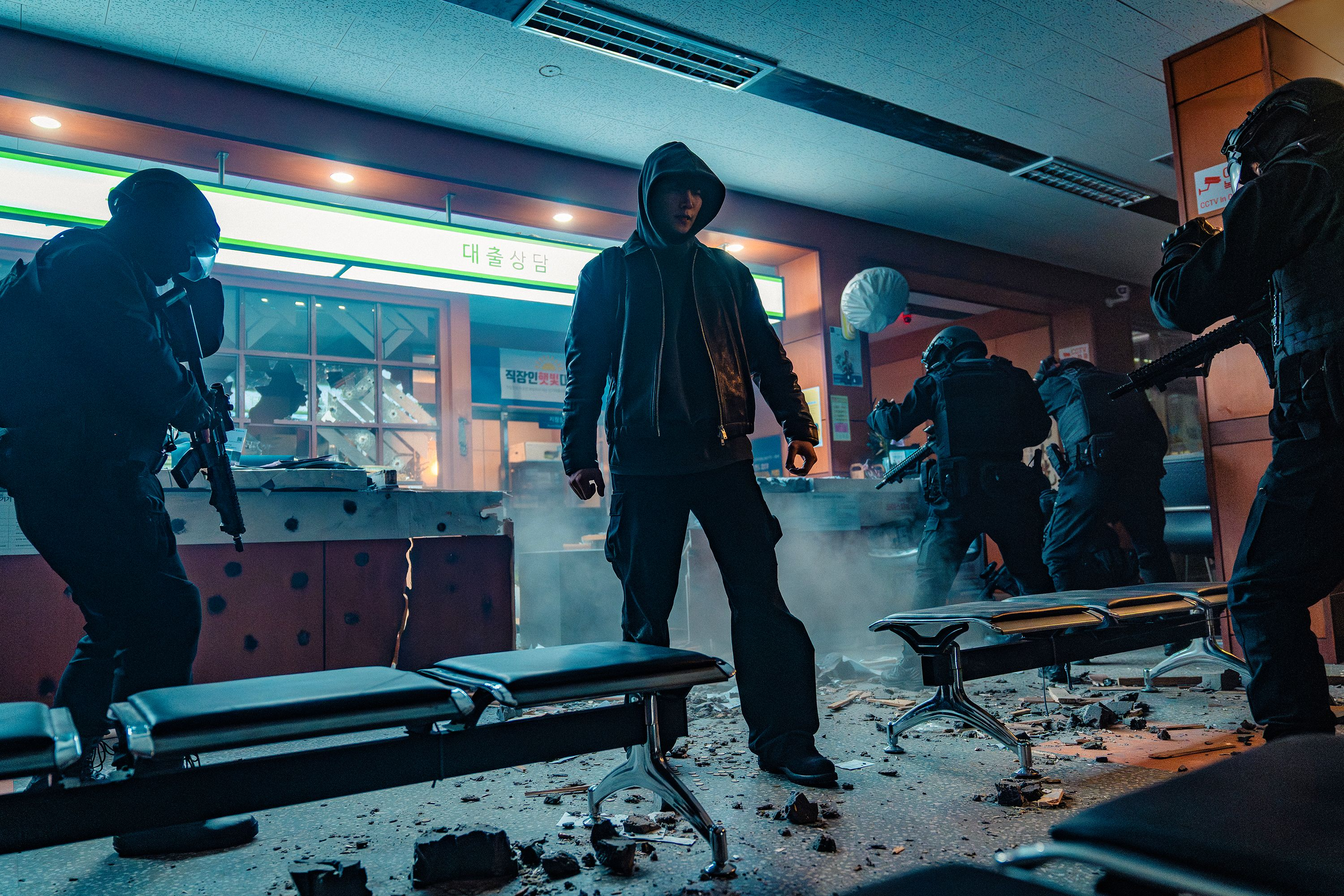 이준호, ‘캐셔로’로 증명한 대체 불가 연기력…글로벌 강타할 ‘짠내 히어로’