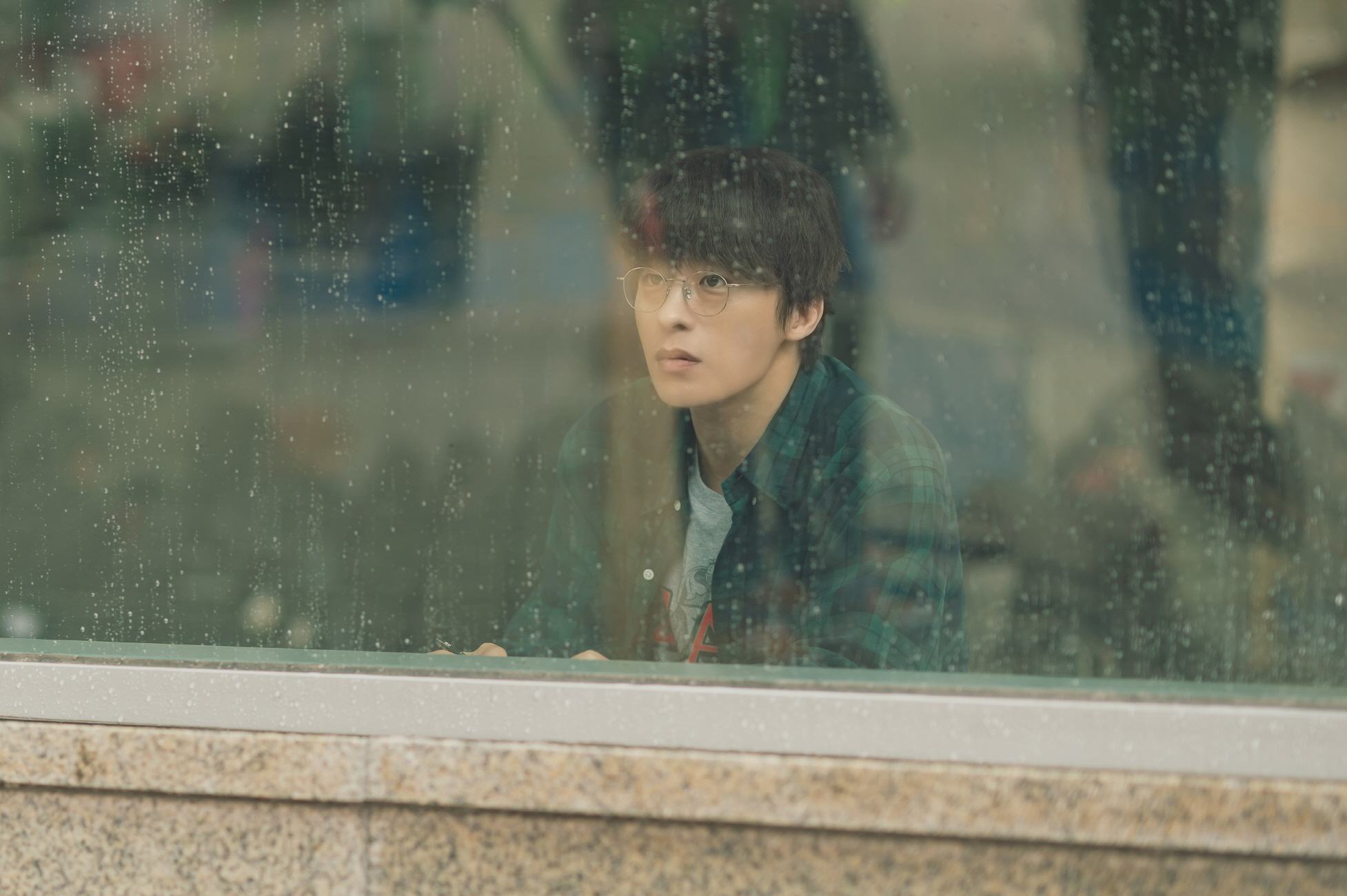 첫 멜로로 증명한 구교환의 연기 스펙트럼…‘만약에 우리’ 개봉 D-1