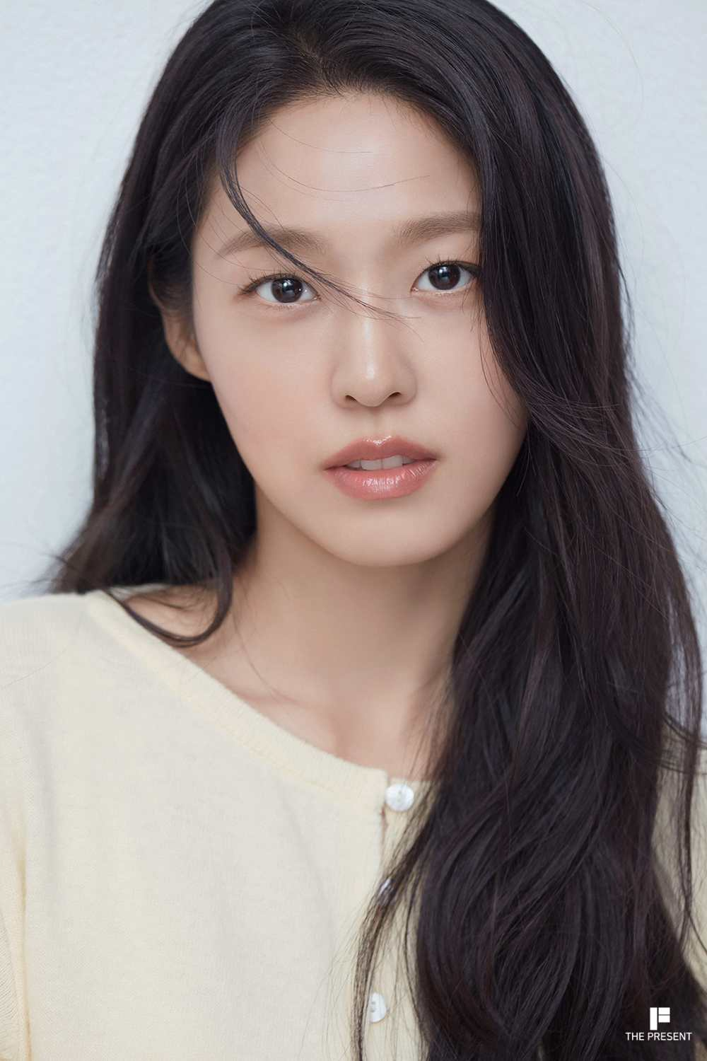 김설현, 미공개 프로필 공개…연기뿐 아니라 비주얼 스펙트럼도 ‘한계 無’