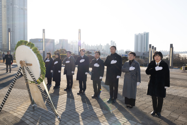 고양특례시의회, 현충탑 참배와 시무식