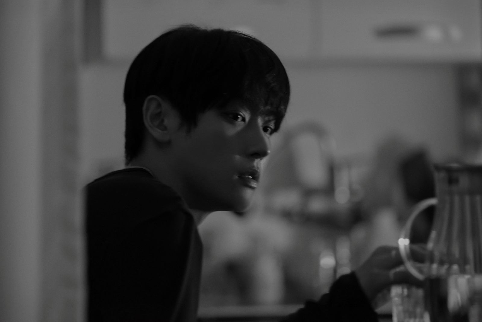 SF9 인성, 첫 솔로 앨범 ‘Crossfade:’ 콘셉트 포토 최초 공개…절제된 분위기 속 내추럴한 모습