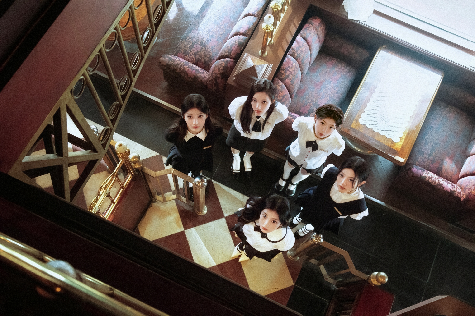 아일릿, 日 디지털 싱글 ‘Sunday Morning’ 콘셉트 포토 공개…‘사랑스러운 미모+신비로운 아우라’ 설렘주의보