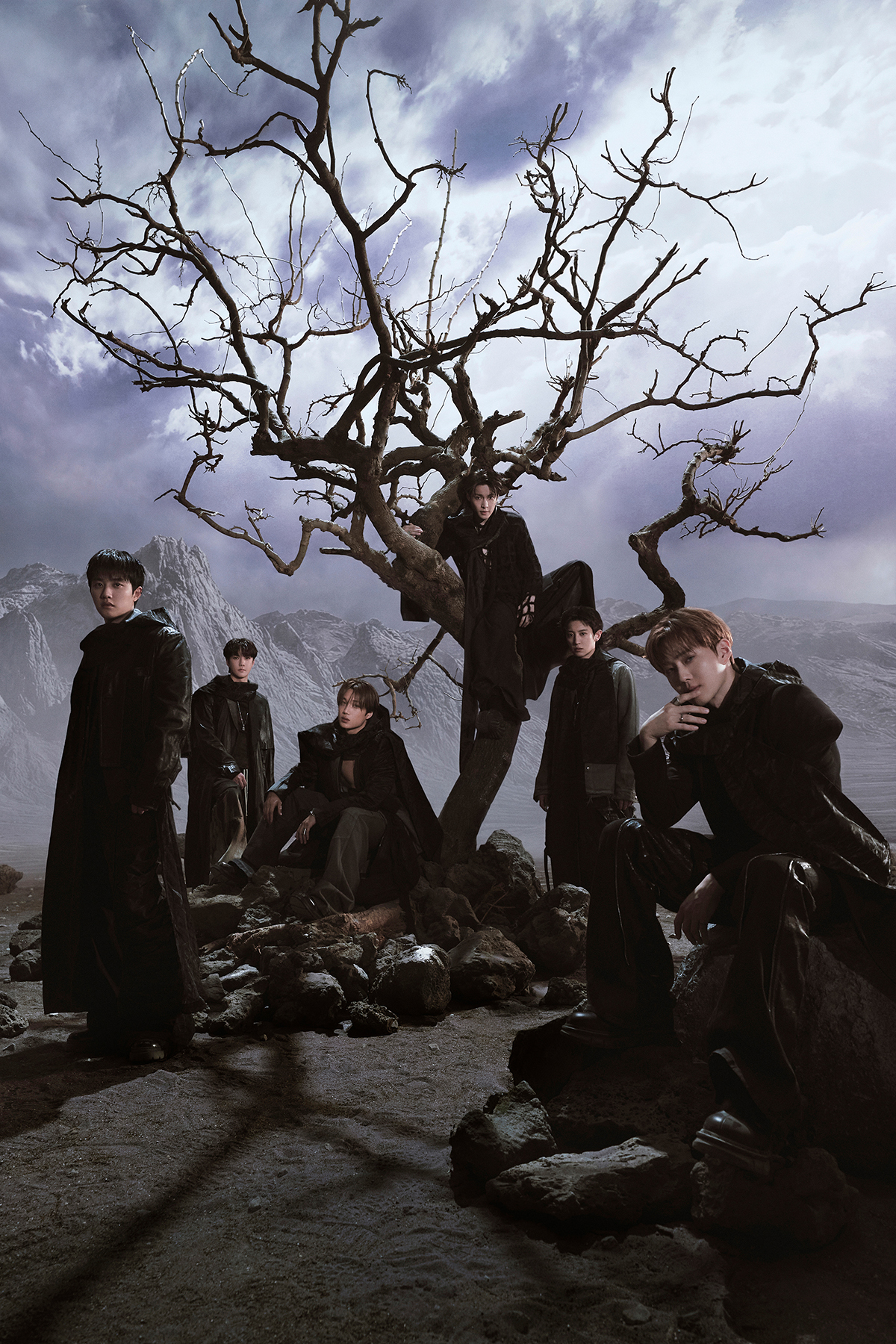 엑소 정규 8집에 사랑 서사도 담았다…로맨틱한 ‘Moonlight Shadows’+격정적인 ‘Crazy’+이별의 아픔 ‘Suffocate’