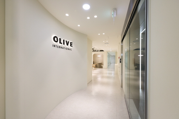 올리브인터내셔널, 2026년 글로벌 인재 채용 계획 발표... 연간 200명 채용... - 뉴스 썸네일 이미지