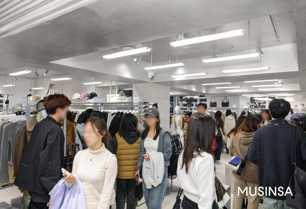 무신사 스토어 상하이 안푸루 방문객 모습 (무신사 제공)