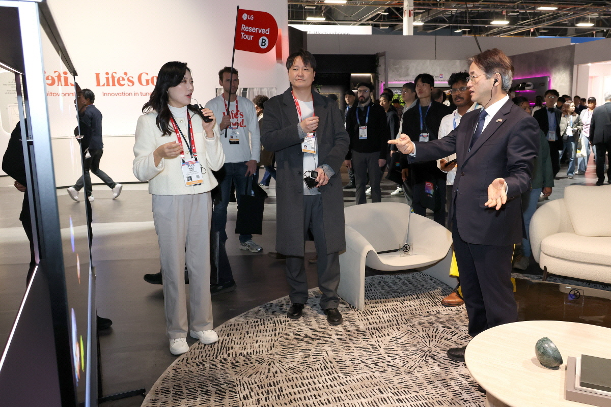 세계 최대 규모 기술 박람회인 CES 현장에 방문한 고양시 대표단