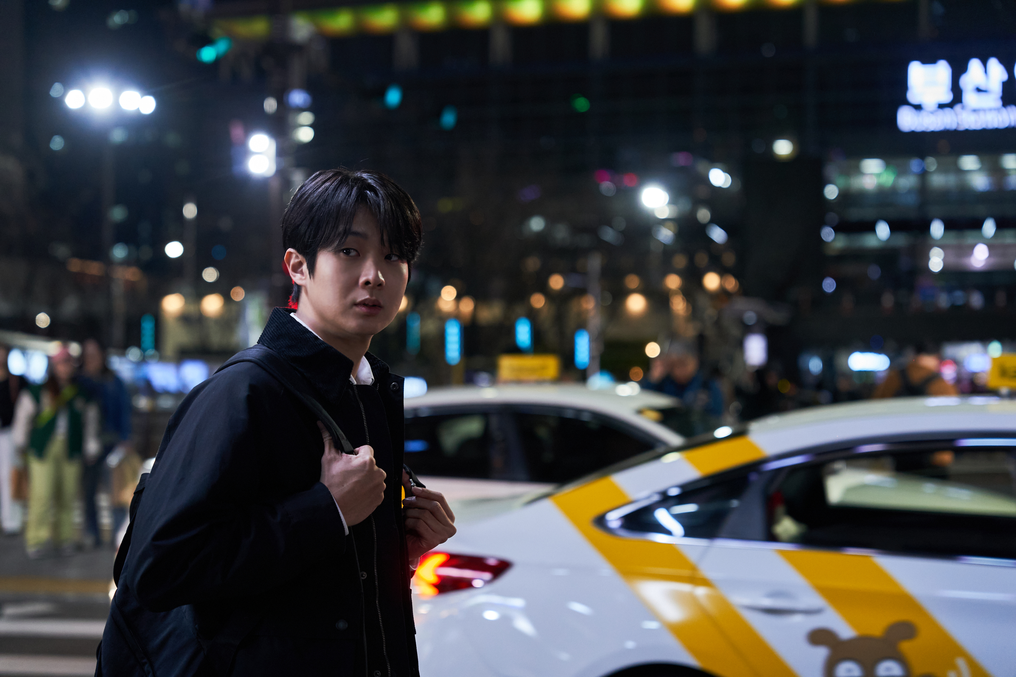 ‘넘버원’ 최우식, 누구에게도 말할 수 없는 비밀이 생겨버린 하민으로 변신…현실 공감 100% 캐릭터 스틸 공개