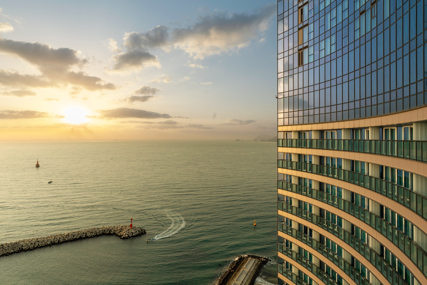 롯데호텔앤리조트, 새해 객실 프로모션 ‘치얼스 투 더 뉴이어’ 선봬