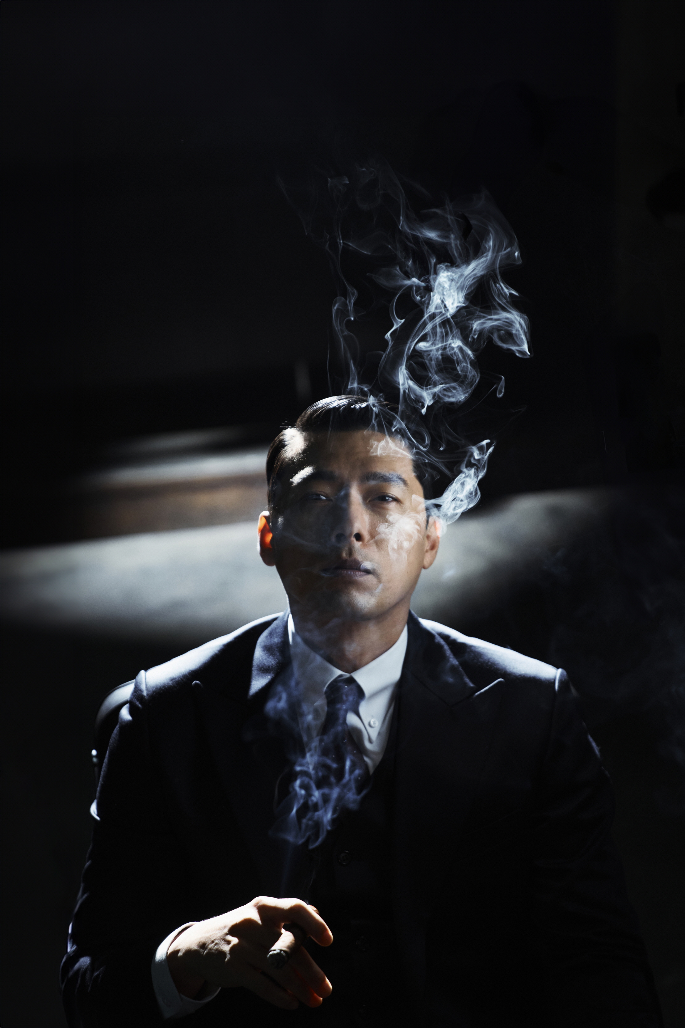 ‘메이드 인 코리아’ 현빈, 백기태로 인생캐 경신…역대급 비주얼 미공개 스틸 대방출