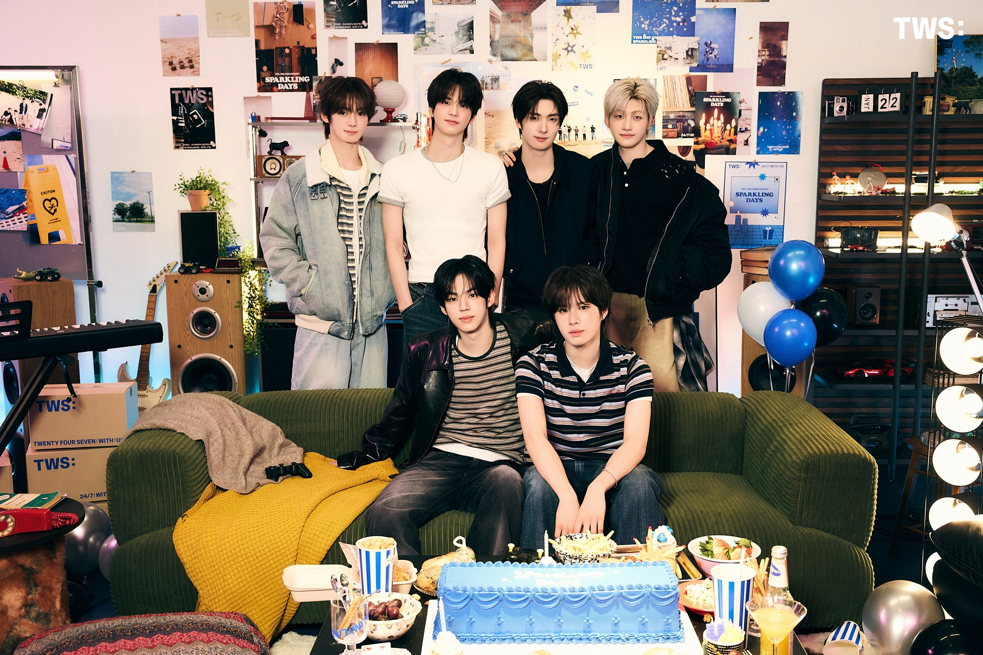 TWS, 데뷔 2주년 기념 'Sparkling Photo' 공개…‘세련된 비주얼’