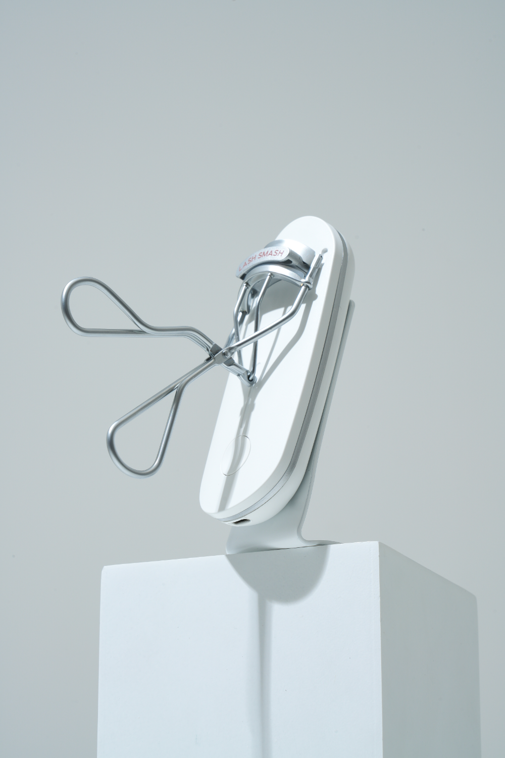 K-뷰티 디바이스 '래시스매시', CES 2026서 '테크 속눈썹 컬링' 선보여 - 뉴스 썸네일 이미지