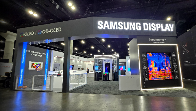 삼성은 센서 넣고 LG는 수명 늘렸다…AI 시대 OLED 경쟁