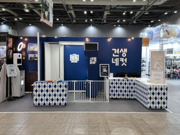 엘케이벤쳐스, CU와 손잡고 반려견 전용 셀프포토 '견생네컷' 선보인다 - 뉴스 썸네일 이미지