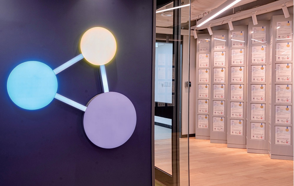 크라우드윅스 본사 입구 전경.(사진=크라우드윅스 홈페이지 갈무리)