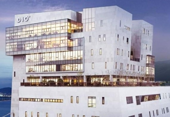부산 해운대 우동 센텀시티 중앙에 위치한 디지털 임플란트 전문기업 '디오' 사옥.(사진=디오 제공)