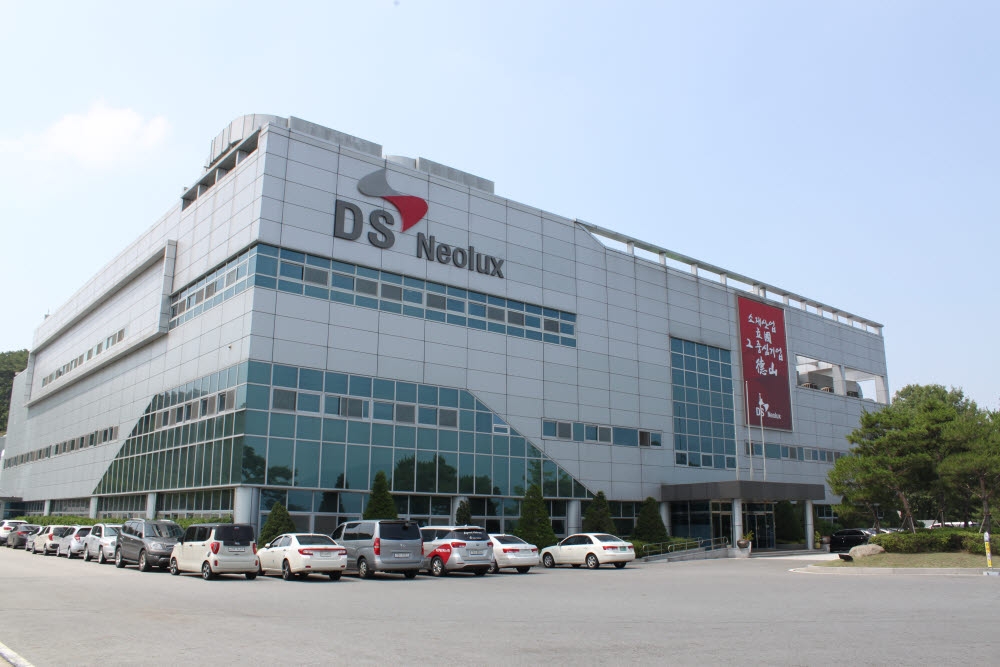 덕산네오룩스 본사 전경(사진=덕산네오룩스)