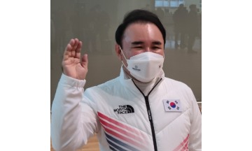 윤홍근 국가대표 선수단장 베이징으로 출국…“선전과 안전 다짐”